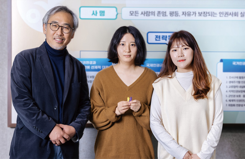 왼쪽부터 사회자 이태호, 박보나, 유정