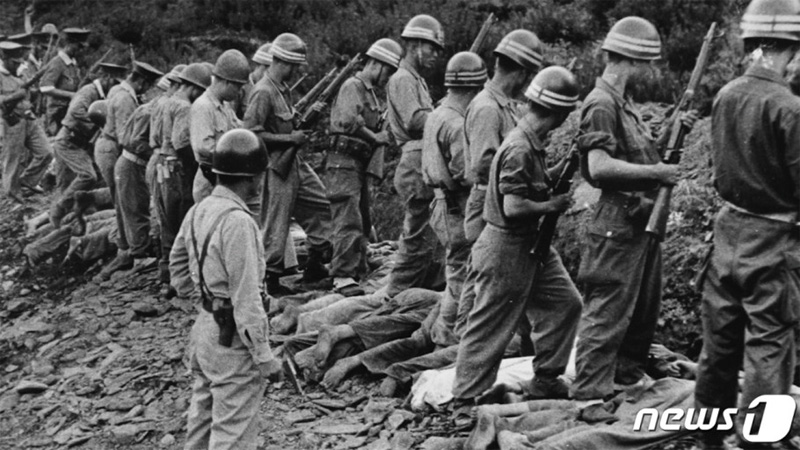 1950년 6월 25일 한국전쟁 발발 직후 대전 산내 골령골에서 자행된 민간인 학살 관련 사진자료.