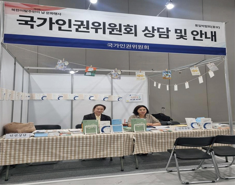 귀를 기울이니 한 걸음 다가왔다
