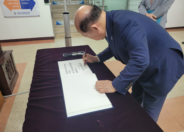 송두환 국가인권위원회 위원장은 7월 18일 서울소년분류심사원(경기도 안양시 소재)을 방문하여, 보호실과 생활지도실 등 시설 현황을 살펴보고 업무 현황 등에 대한  관계자 의견을 청취하였습니다. 